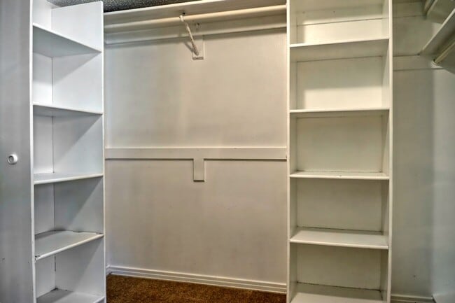 Building Photo - Beautiful 3bd 2bth Home with patio and large back yard available now! Great Location! Landscaping...