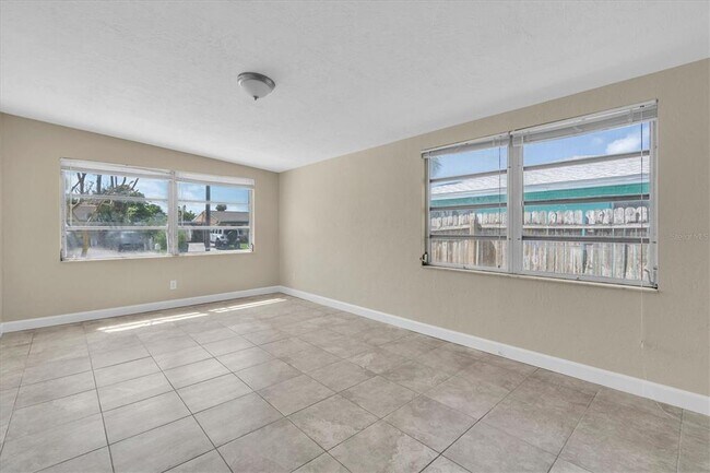 Building Photo - 333 72nd Ave