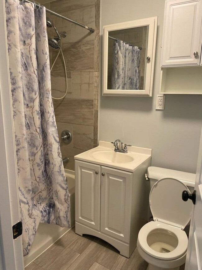 Building Photo - 102 N Kenilworth Ave