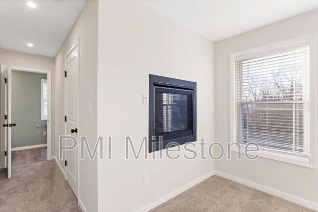 Building Photo - 530 N 3rd St