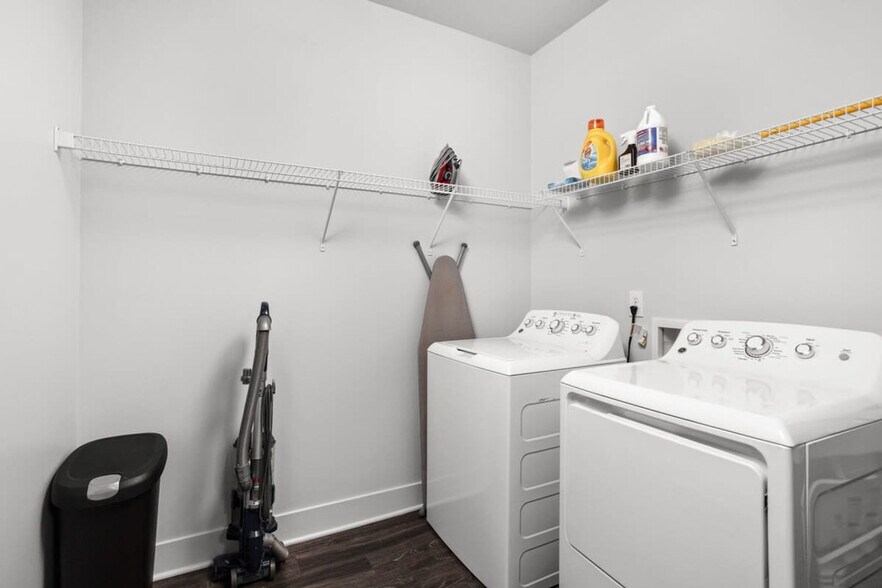 Building Photo - 8506 Westfield Blvd