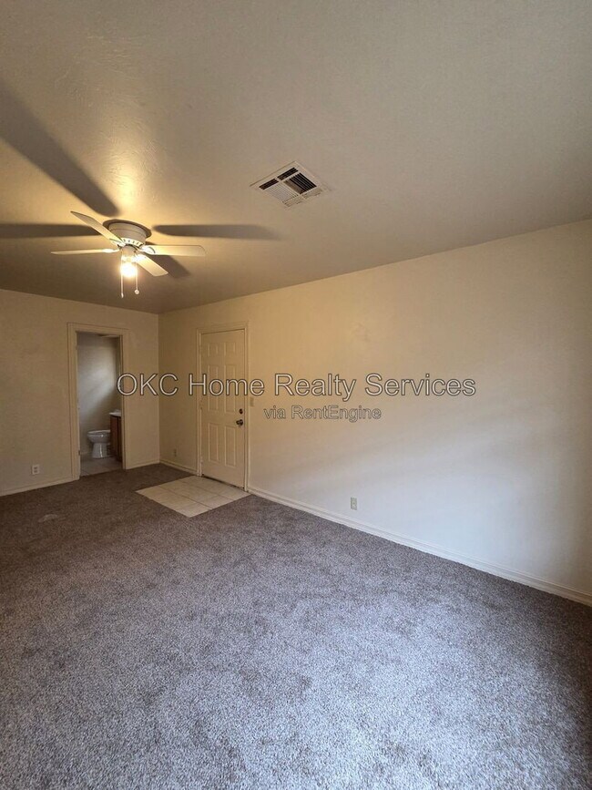 Building Photo - 1132 N Gardner Ave