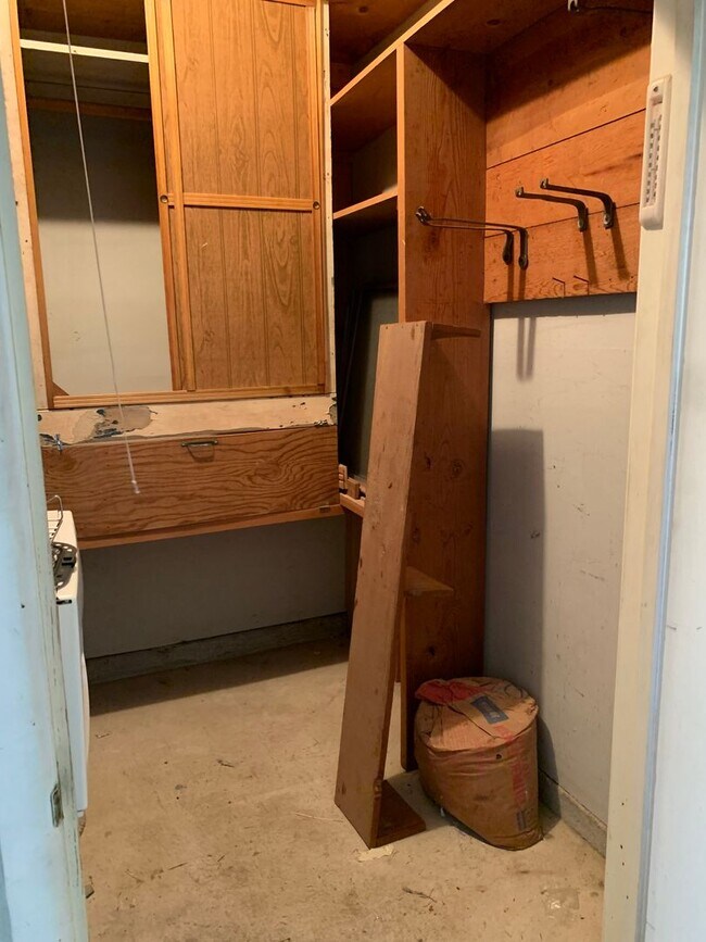 Building Photo - 1206 E Fortuna St