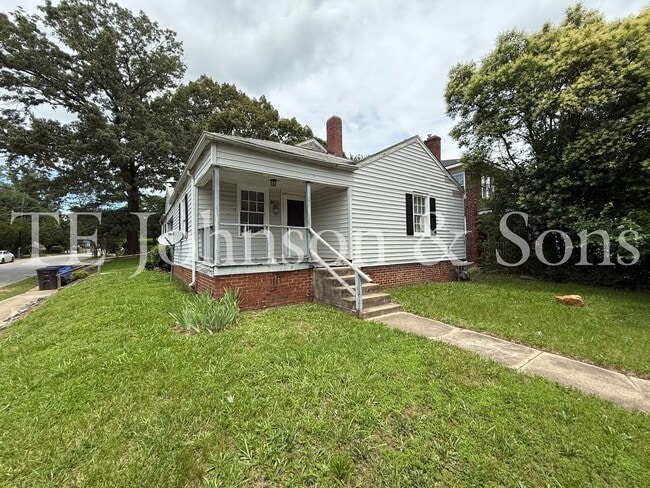 Primary Photo - 1 Bedroom Duplex with Classic Charm on E 2...