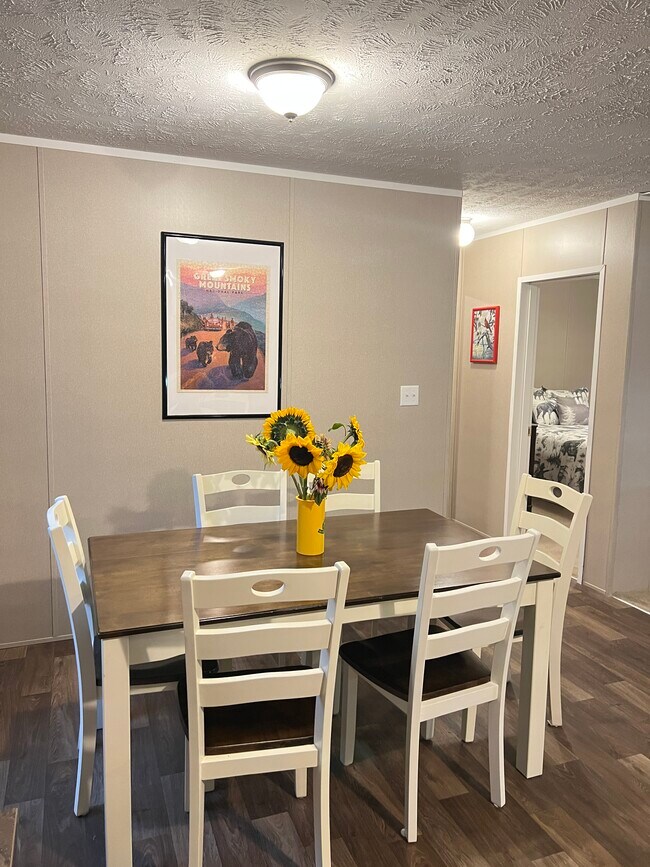 Building Photo - 2634 Cedar Creek Rd