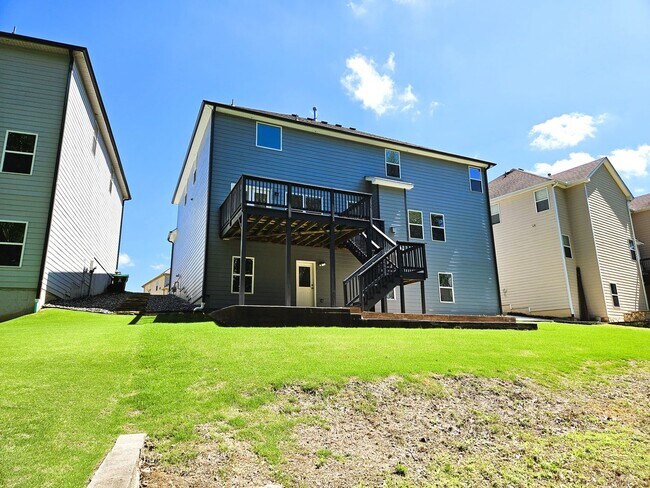 Building Photo - 5 Bedroom / 4 Bath Single Family Home