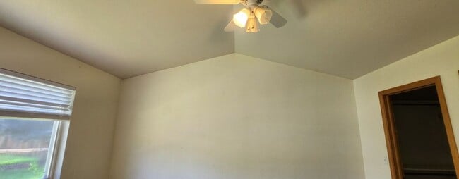 Building Photo - Spacious Single-Family Home with Vaulted C...