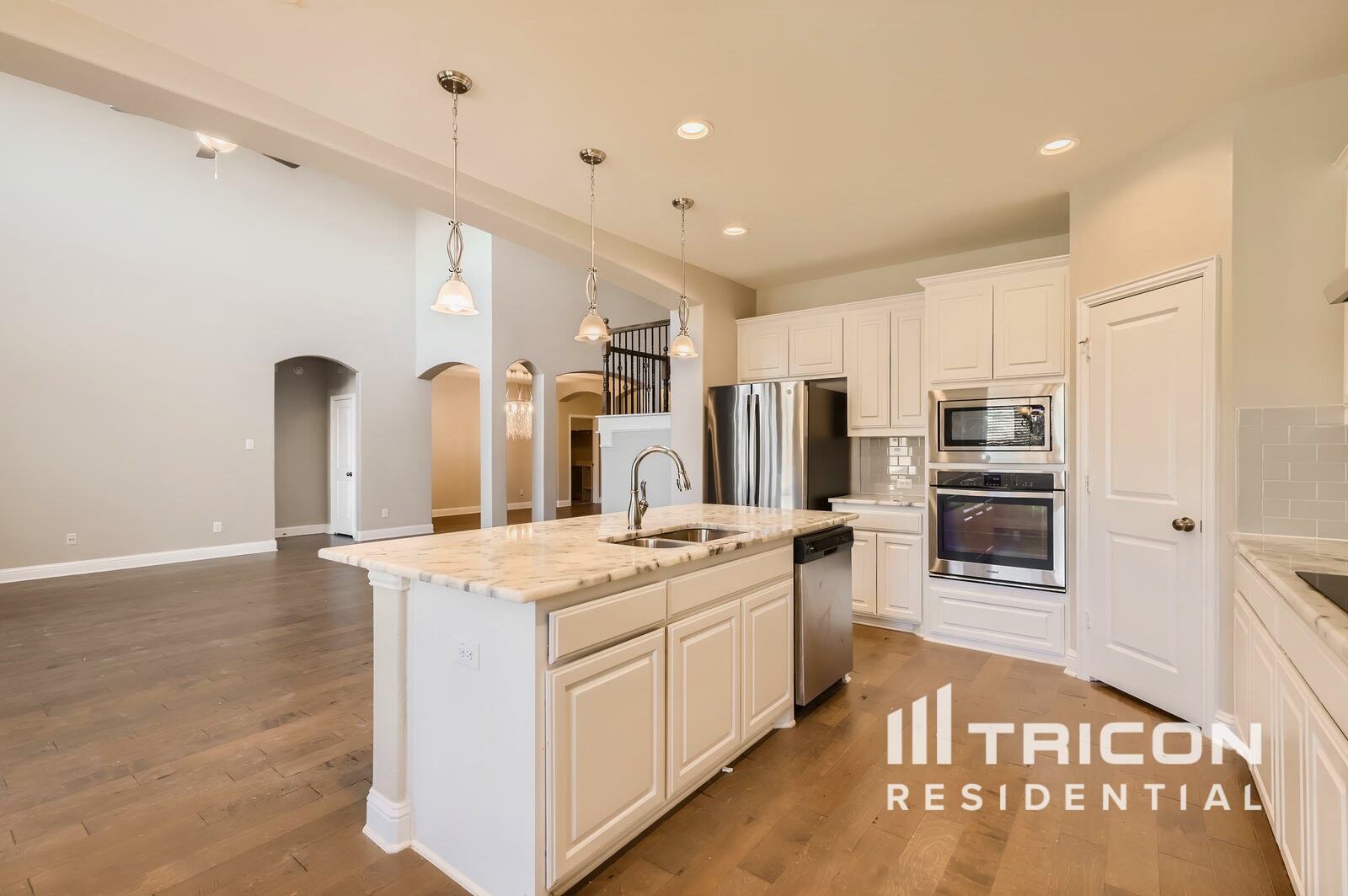 Building Photo - 319 S Hill Dr