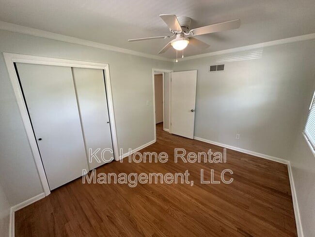 Building Photo - 7219 Ridge Ave
