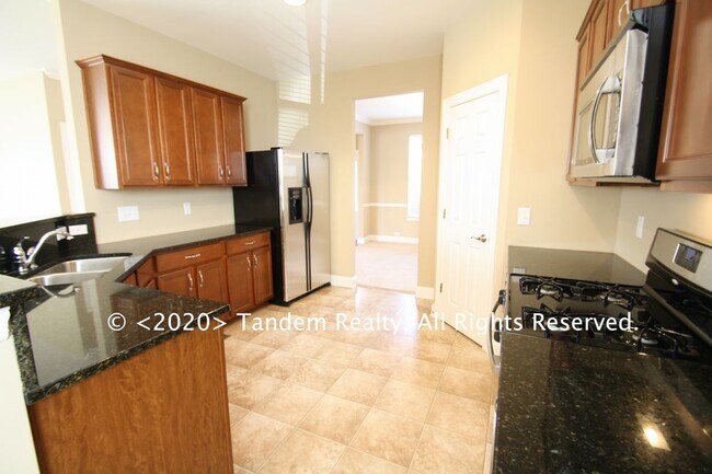 Building Photo - Franklin Home 3 bed 2.5 Baths