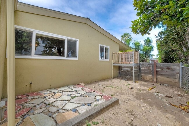 Building Photo - Coastal Living - Minutes from the Beach