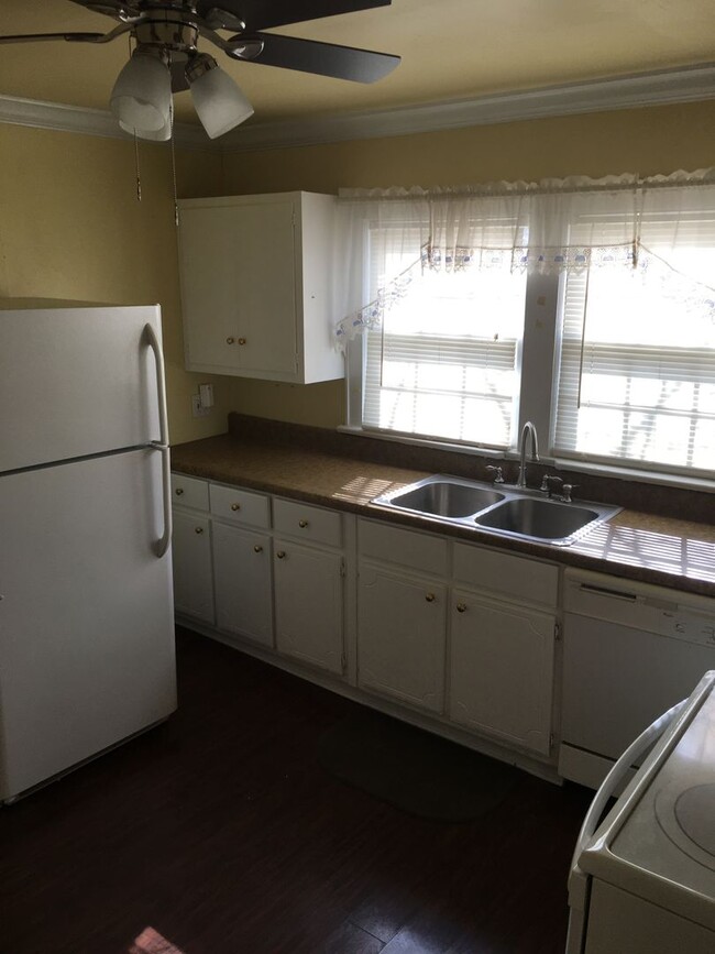 Building Photo - 2/1 Cottage in Shannon $1,100