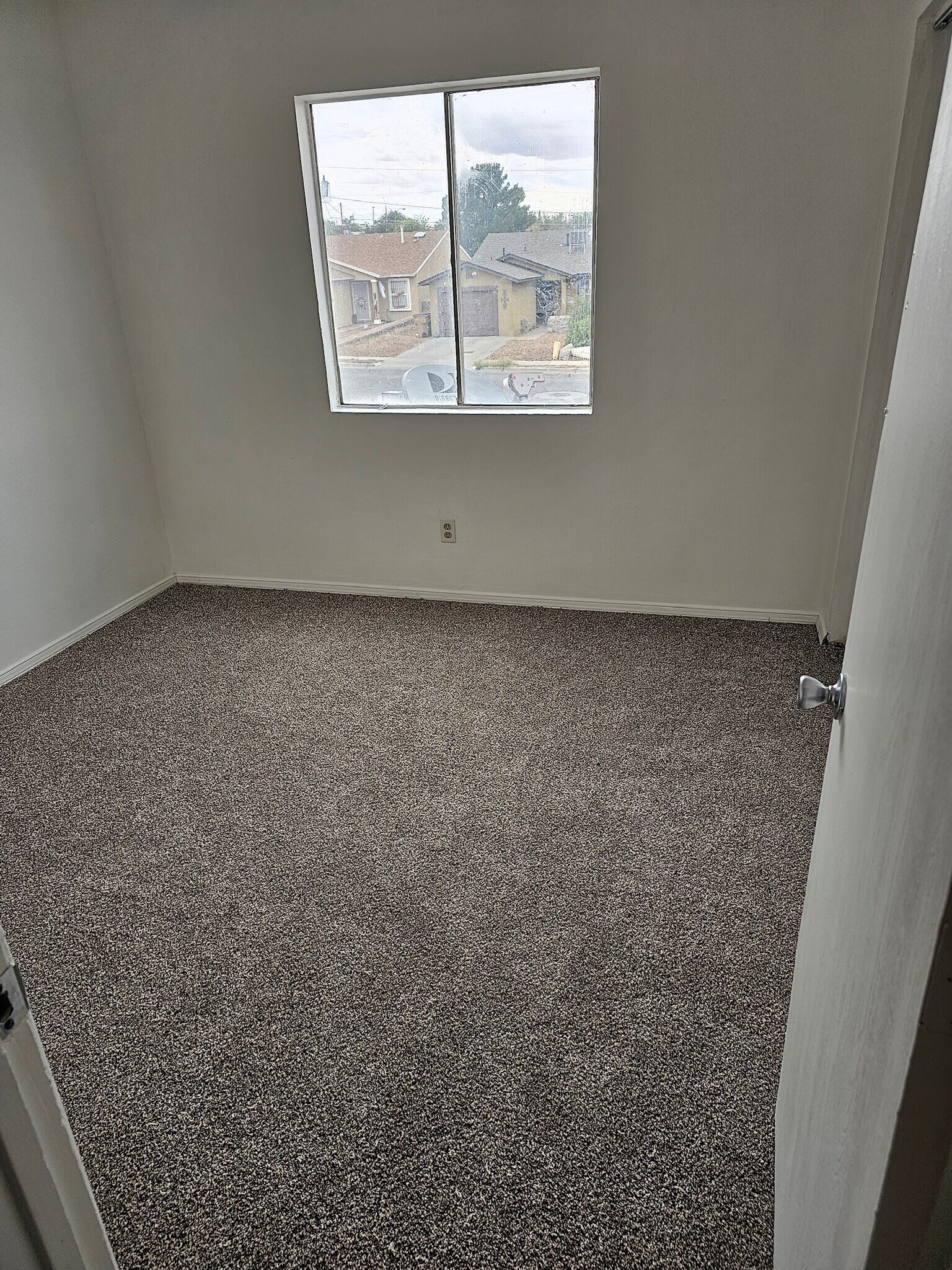 Building Photo - 2329 Sambrano Ave