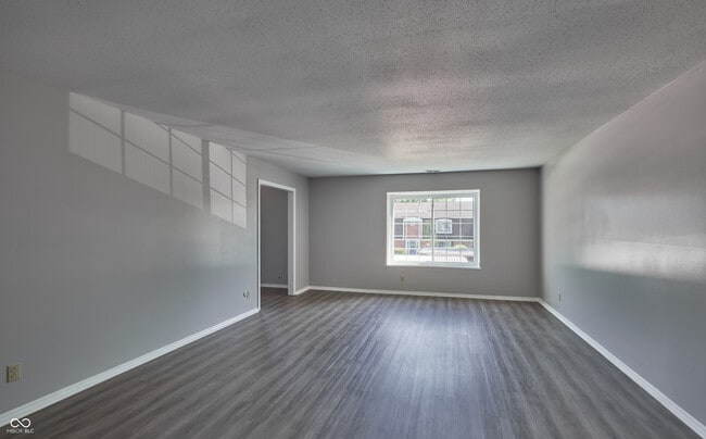 Building Photo - 922 Hoover Village Dr