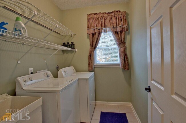 Building Photo - 404 Burgess Point