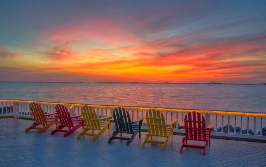 Building Photo - 2506 N Rocky Point Dr