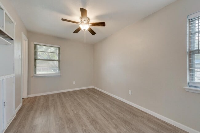 Building Photo - 917 Piedmont Dr