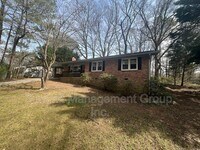 Building Photo - 8293 Lakeview Dr SW