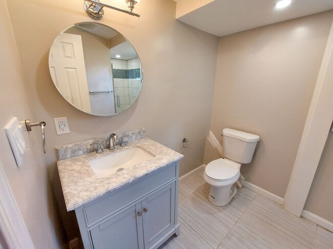 Building Photo - Fully updated 3br/2bth with large yard in ...