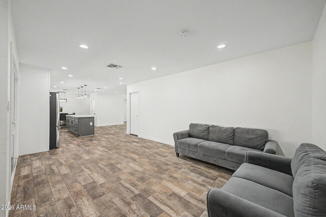 Building Photo - 2174 E Palmcroft Dr