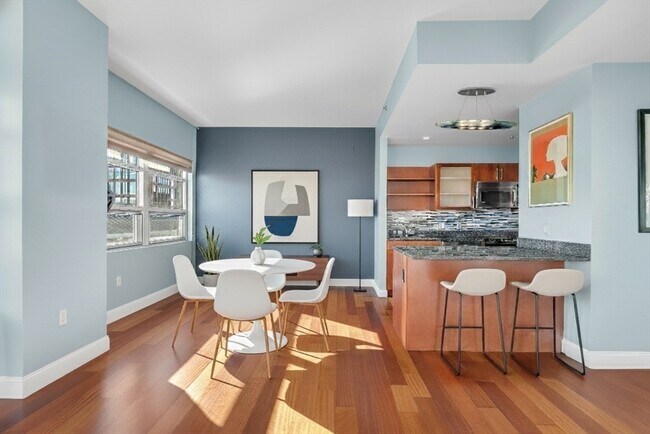 Building Photo - 17 Otis St