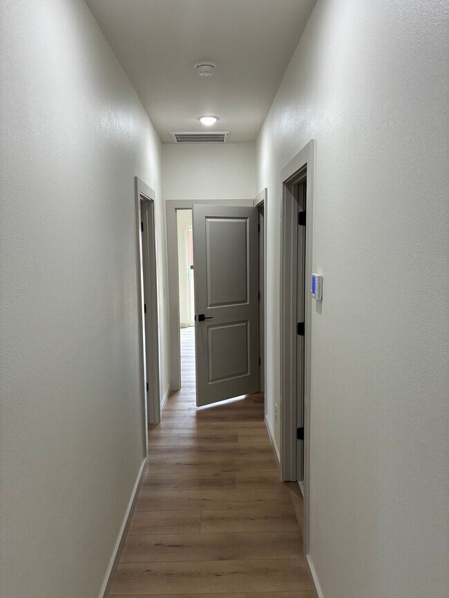 Building Photo - Brand New 2 Bed Home - Springfield MO