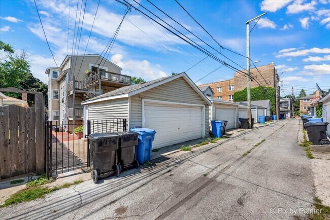 Building Photo - 2515 N Talman Ave