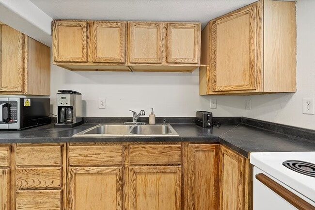 Building Photo - 718 East Blvd