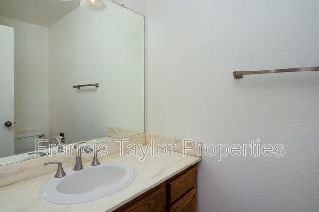 Building Photo - 3209 Avenida Hacienda