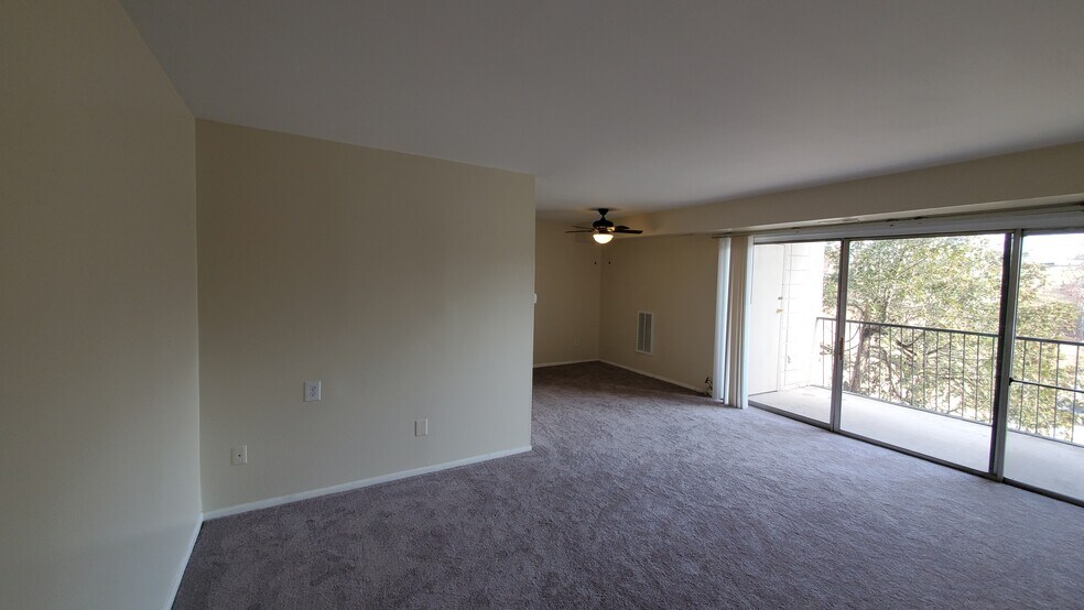 Building Photo - 7700 Arehart Dr