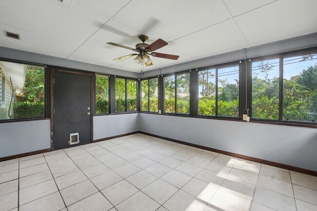 Building Photo - 18 Silverstone Cir