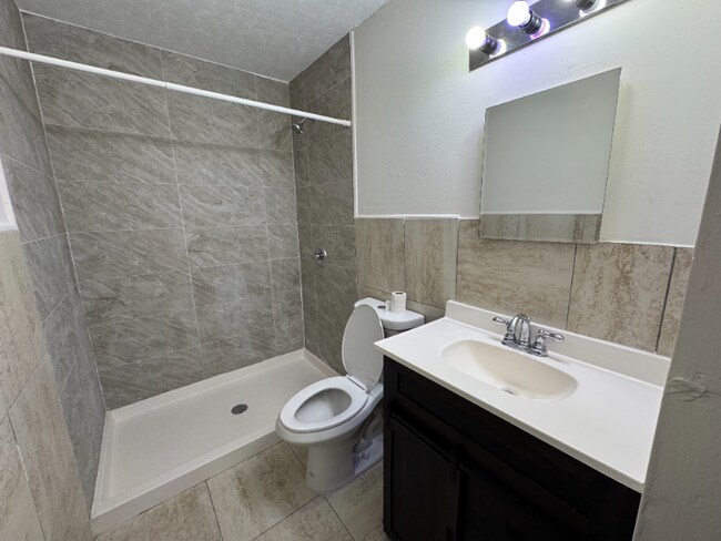 Building Photo - 213 Amellia Pl