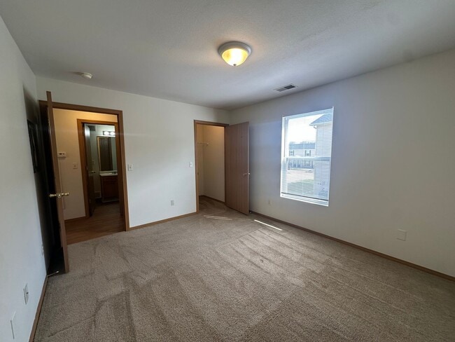 Interior Photo - Main &amp; Veterans Crossing
