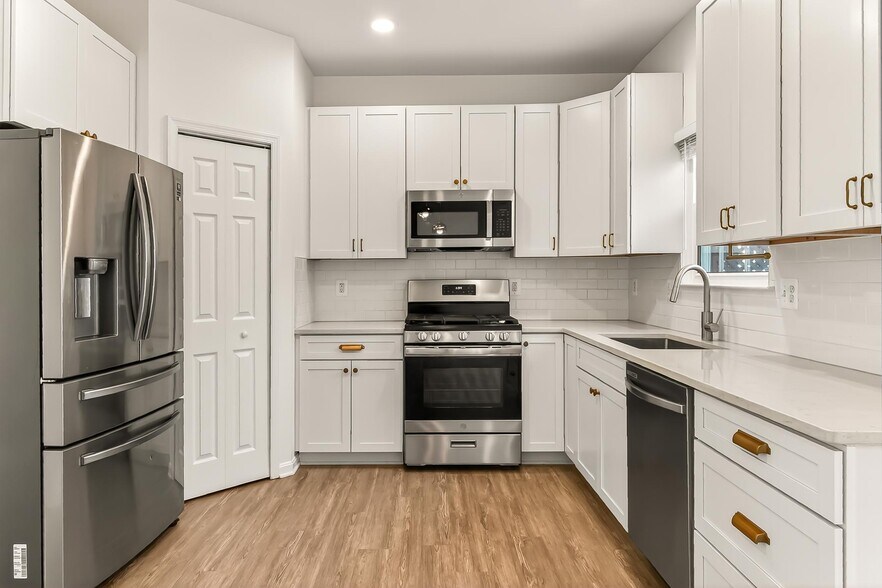 Building Photo - 239 Golden Larch Ter NE