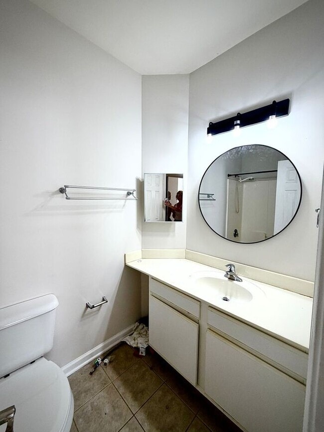 Building Photo - Independence South Brick One Level Patio Home. UPDATED! Open Floor Plan, Clean, Pets Ok!