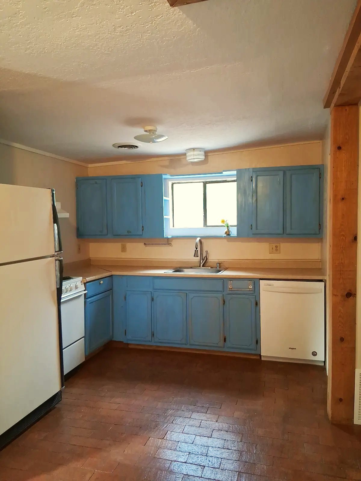Building Photo - 68 Laker Dr