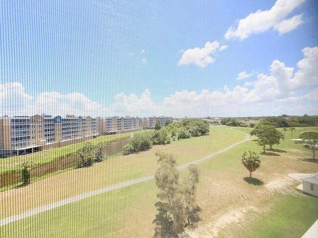 Building Photo - 1200 Country Club Dr