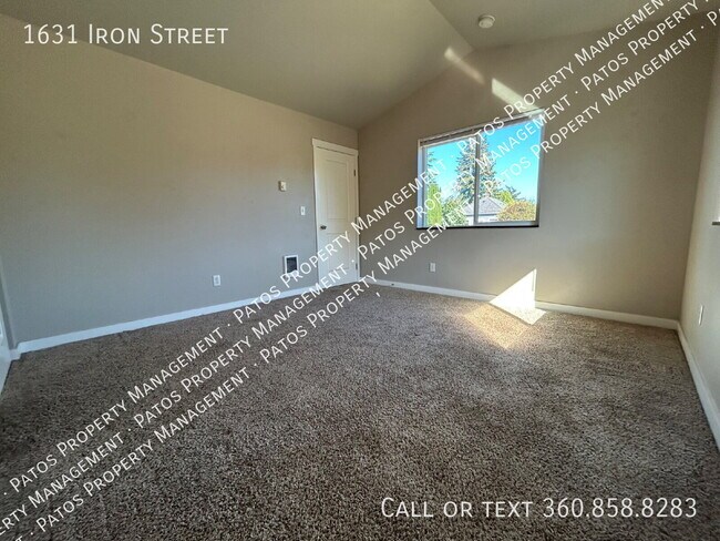 Building Photo - 1631 Iron St