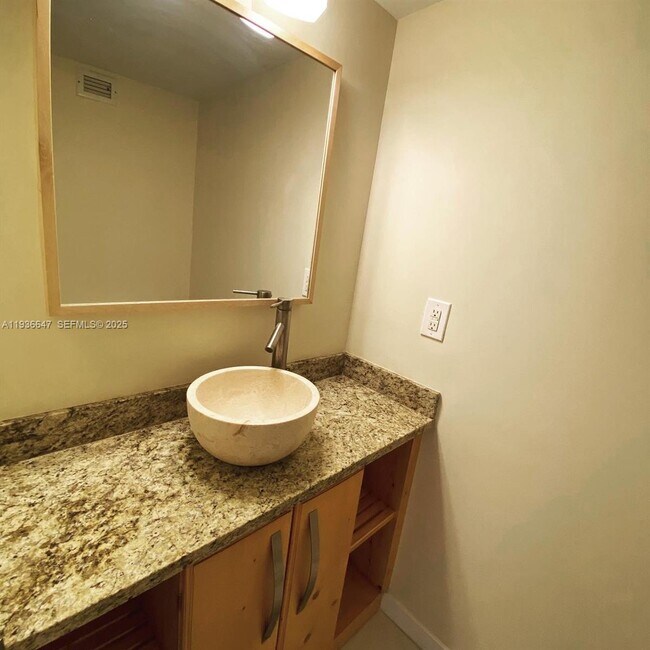 Building Photo - 1901 Brickell Ave