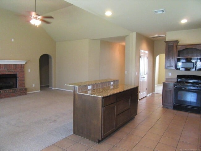 Building Photo - 4 Bed | 2 Bath in Owasso!