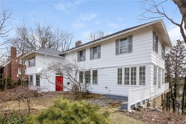 Building Photo - 50 Greenacres Ave