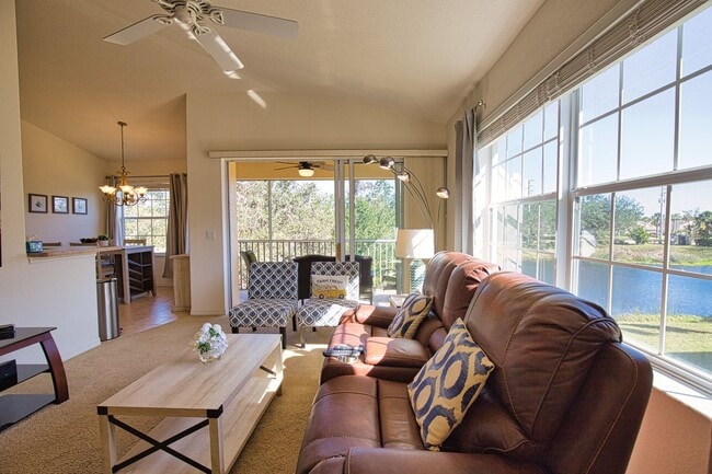 Building Photo - Annual Unfurnished 2 Bedroom 2 Bathroom Second Floor Condo in Casa Del Lago!