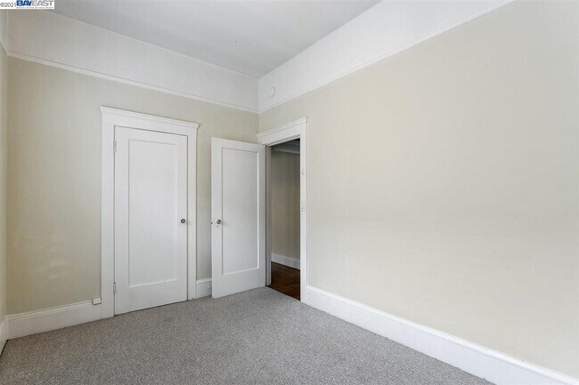 Building Photo - 5484 Vicente Way