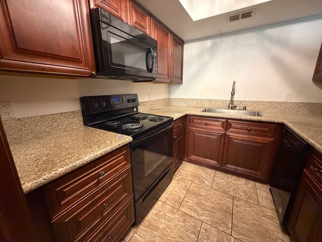 Building Photo - 1133 Willow Tree Dr