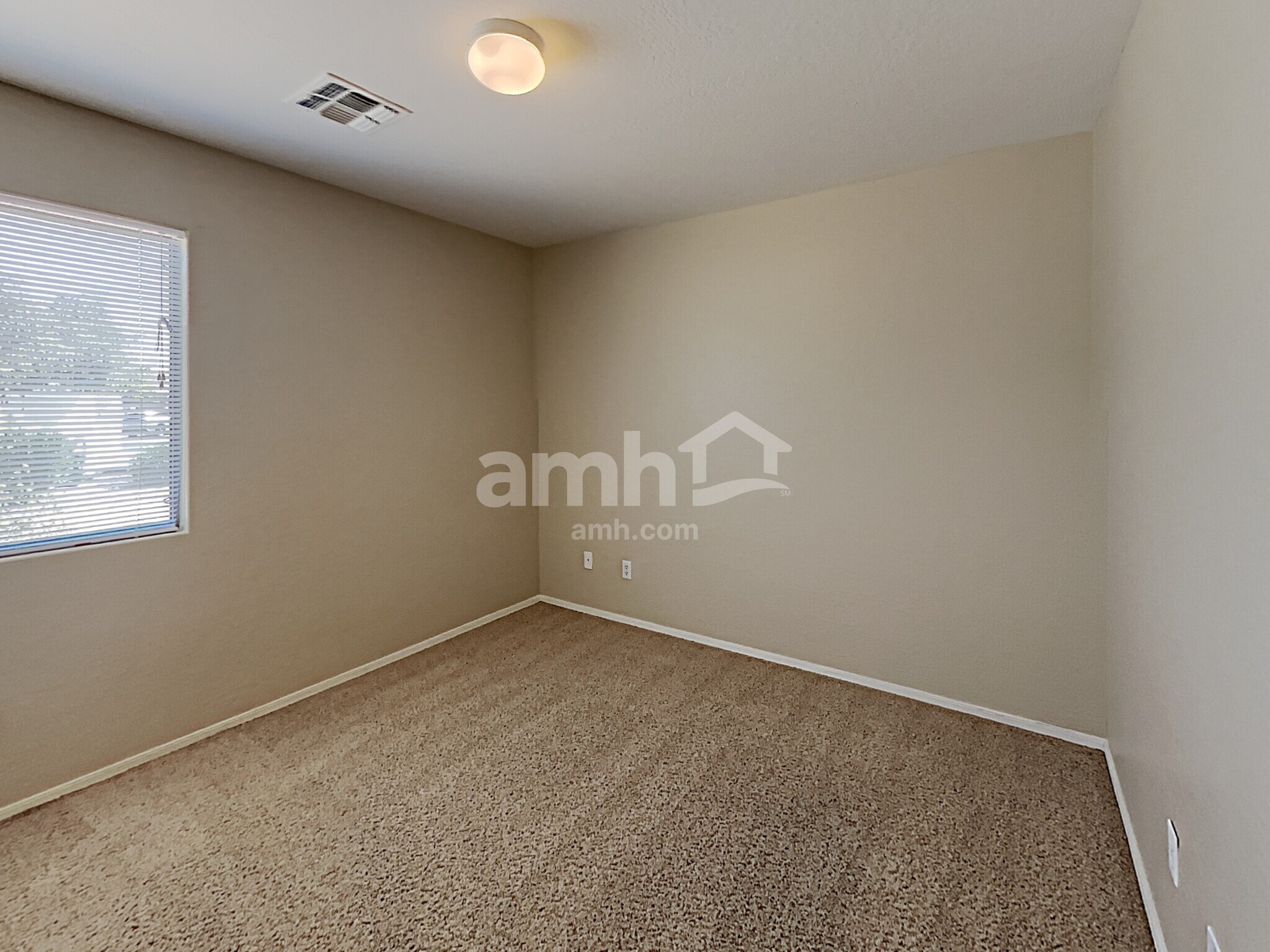 Building Photo - 7504 S Sunrise Way