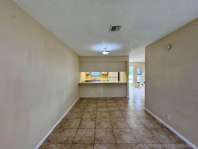 Building Photo - 704 Riverside Dr