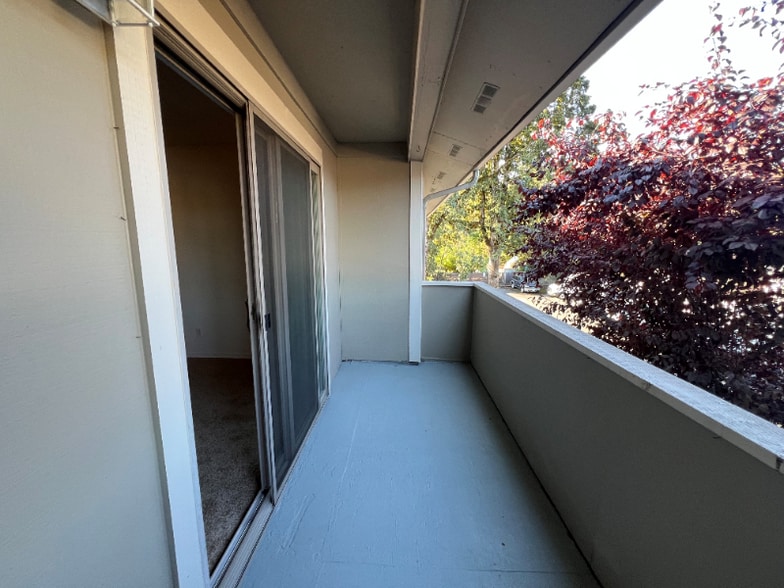 Building Photo - 17260 SW Heritage Ct