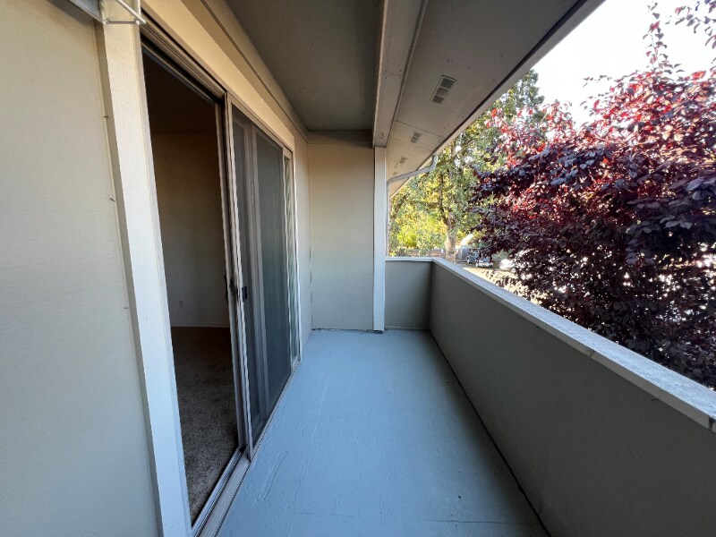 Building Photo - 17260 SW Heritage Ct