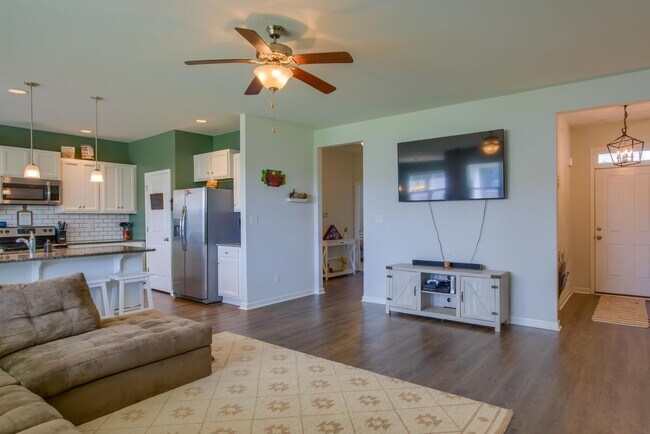 Building Photo - Charming 3-Bedroom Home for Rent in The Pr...