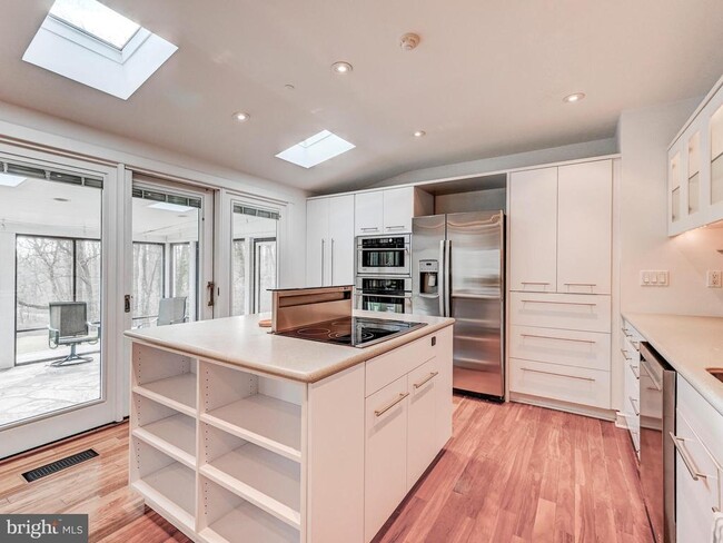 Building Photo - 6138 Barroll Rd